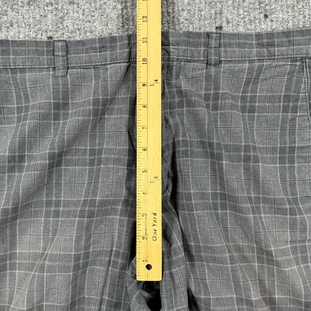 Banana Republic Mens Shorts Size 35 Gray Plaid Flat Front 100% Cotton Casual